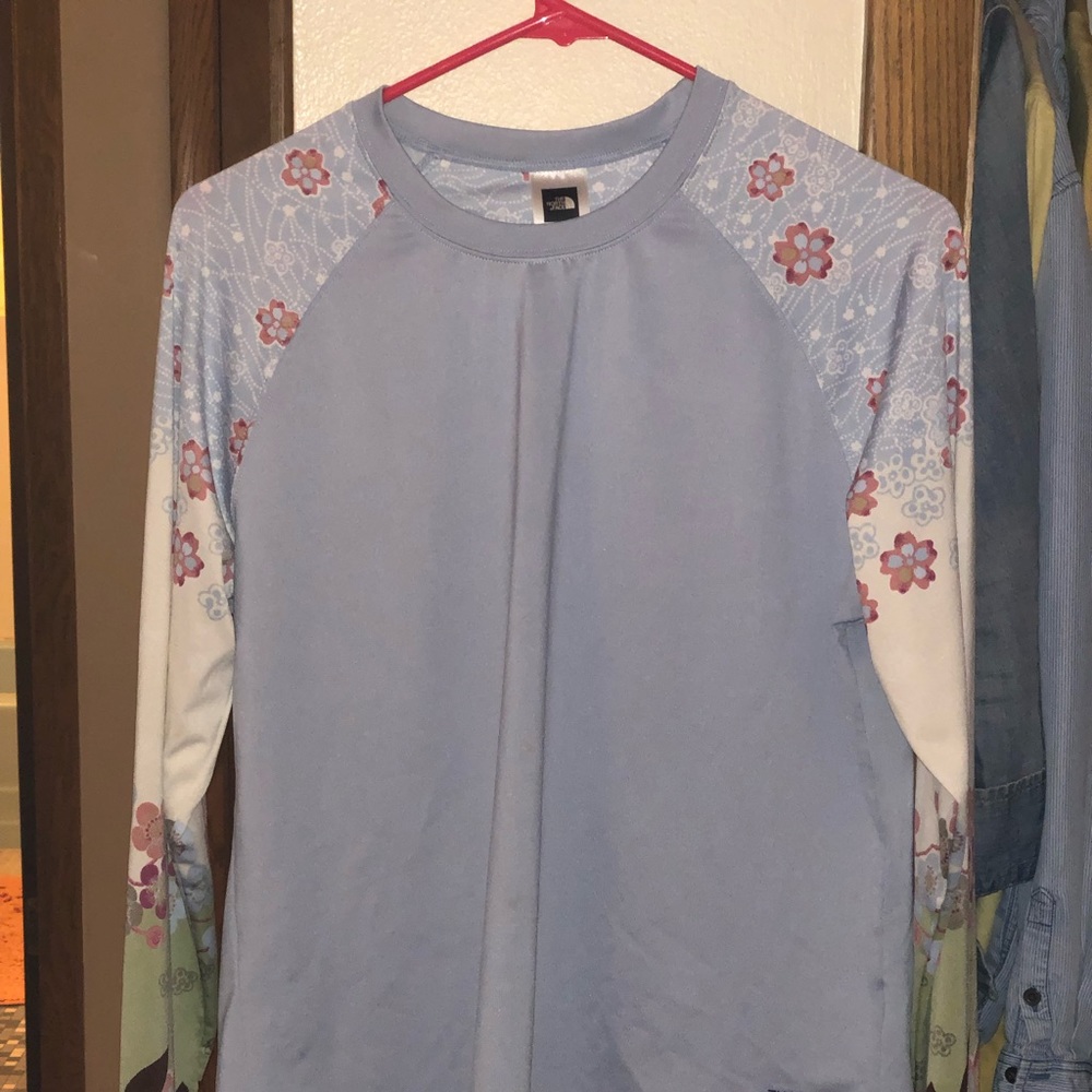 XL Northface dry-fit long sleeve shirt